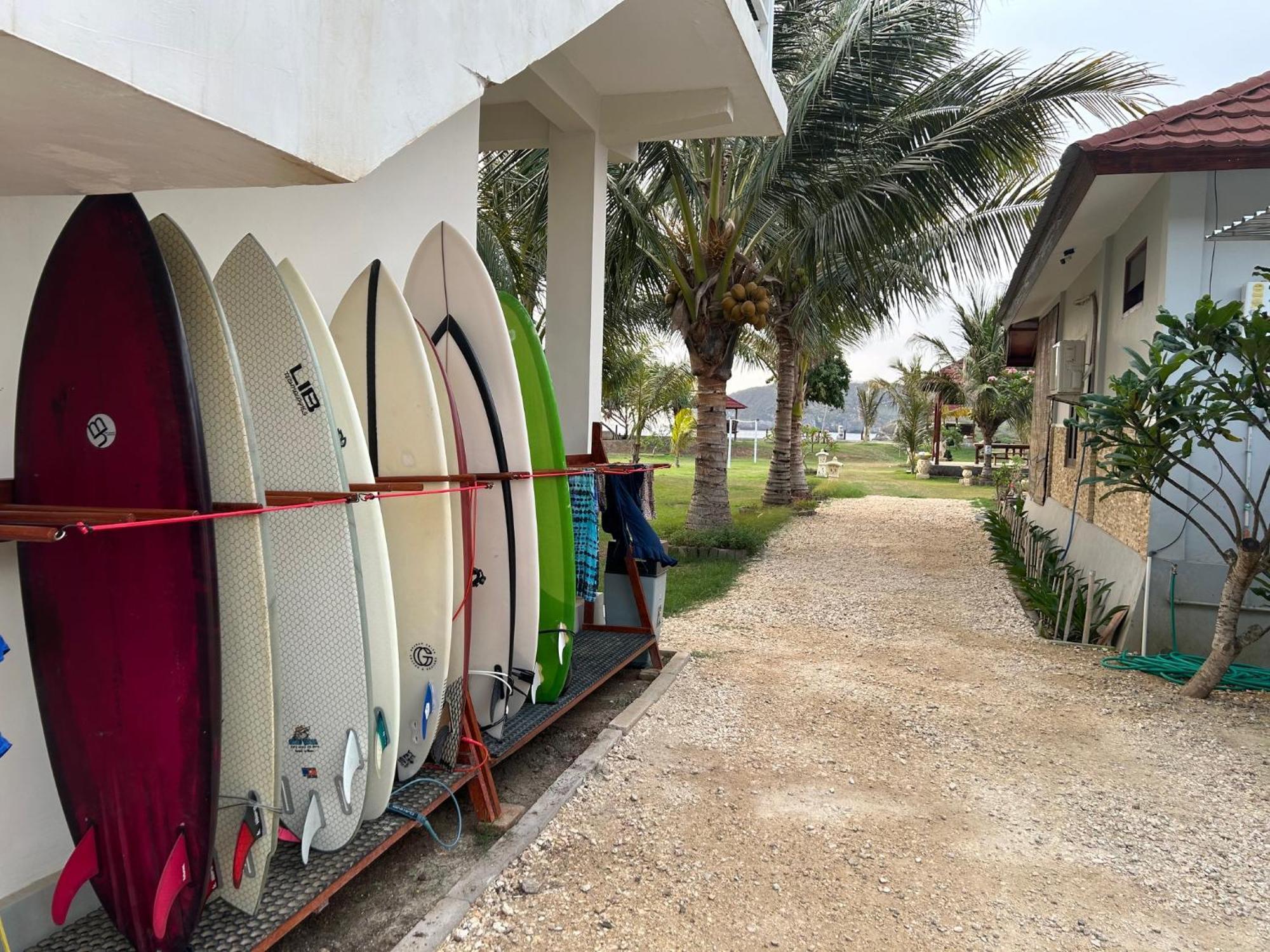 Mama Nings Beach Hotel Sekongkang Екстериор снимка
