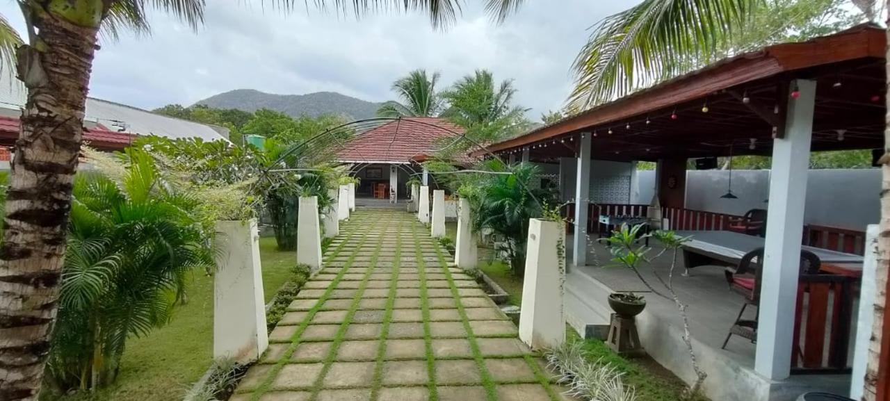Mama Nings Beach Hotel Sekongkang Екстериор снимка