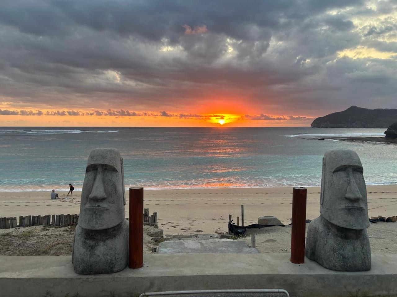 Mama Nings Beach Hotel Sekongkang Екстериор снимка