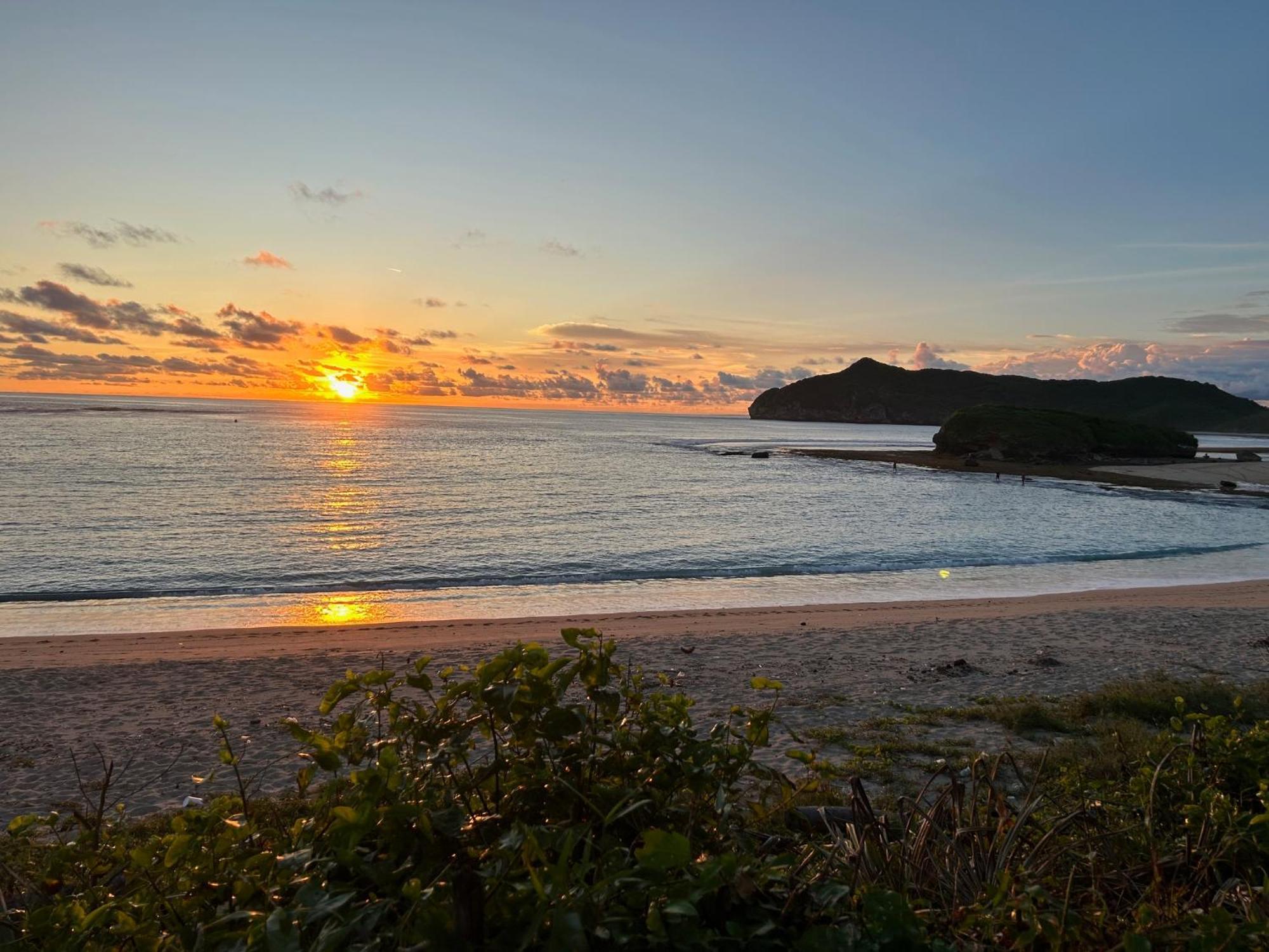 Mama Nings Beach Hotel Sekongkang Екстериор снимка