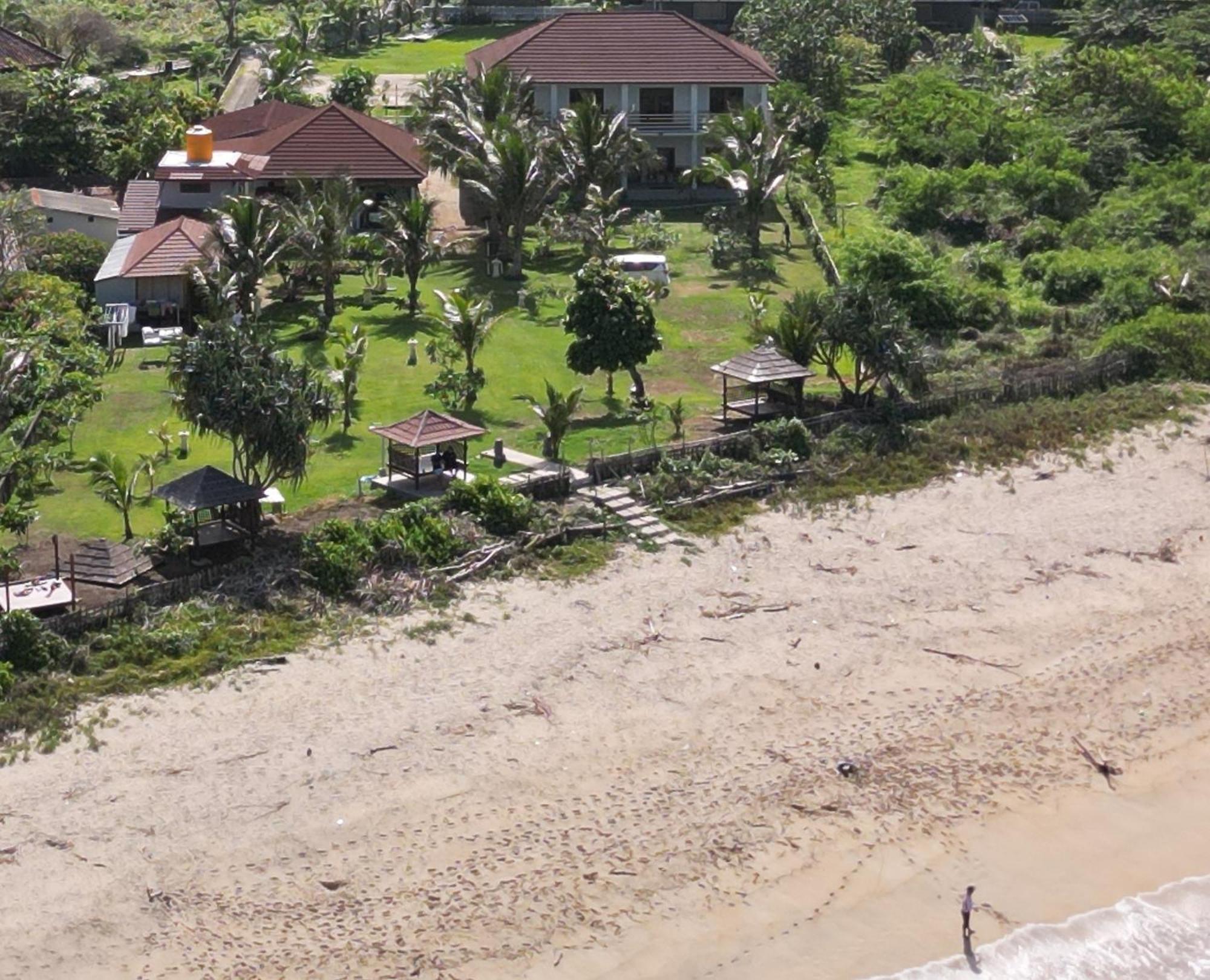 Mama Nings Beach Hotel Sekongkang Екстериор снимка