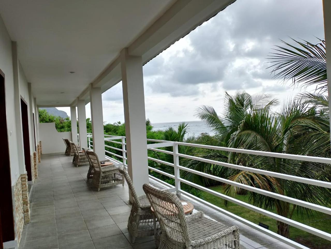 Mama Nings Beach Hotel Sekongkang Екстериор снимка