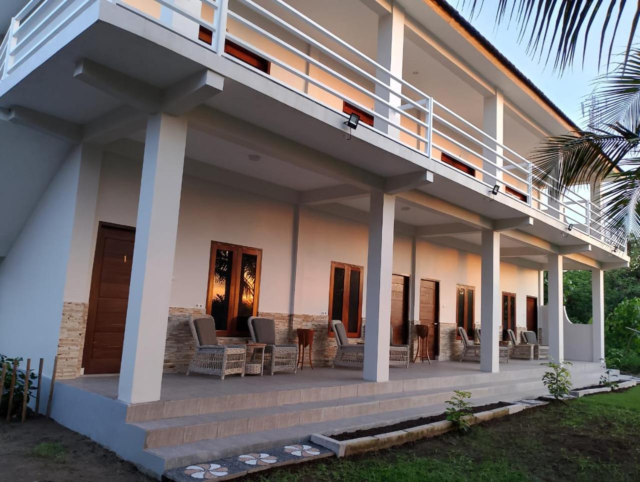 Mama Nings Beach Hotel Sekongkang Екстериор снимка
