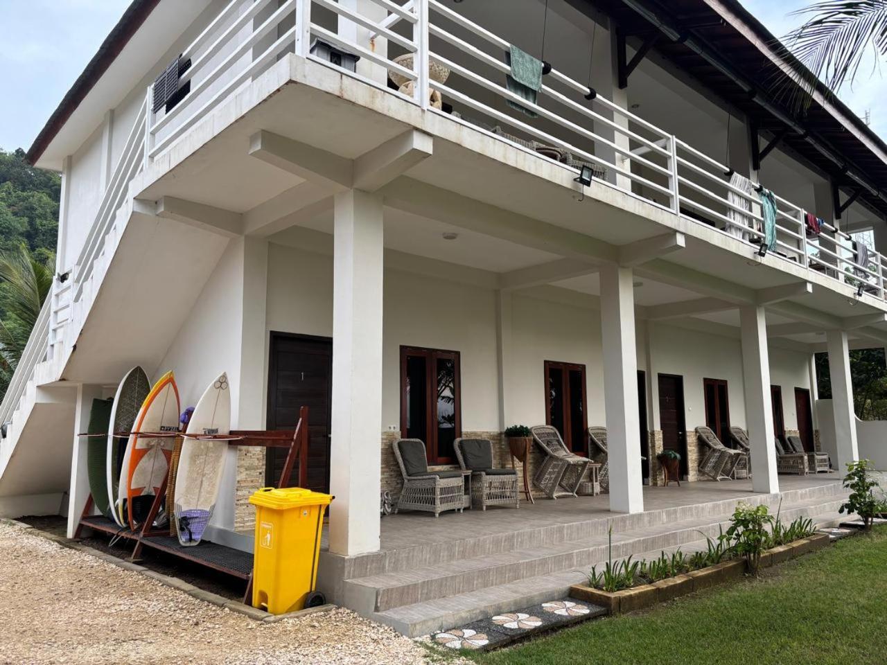 Mama Nings Beach Hotel Sekongkang Екстериор снимка