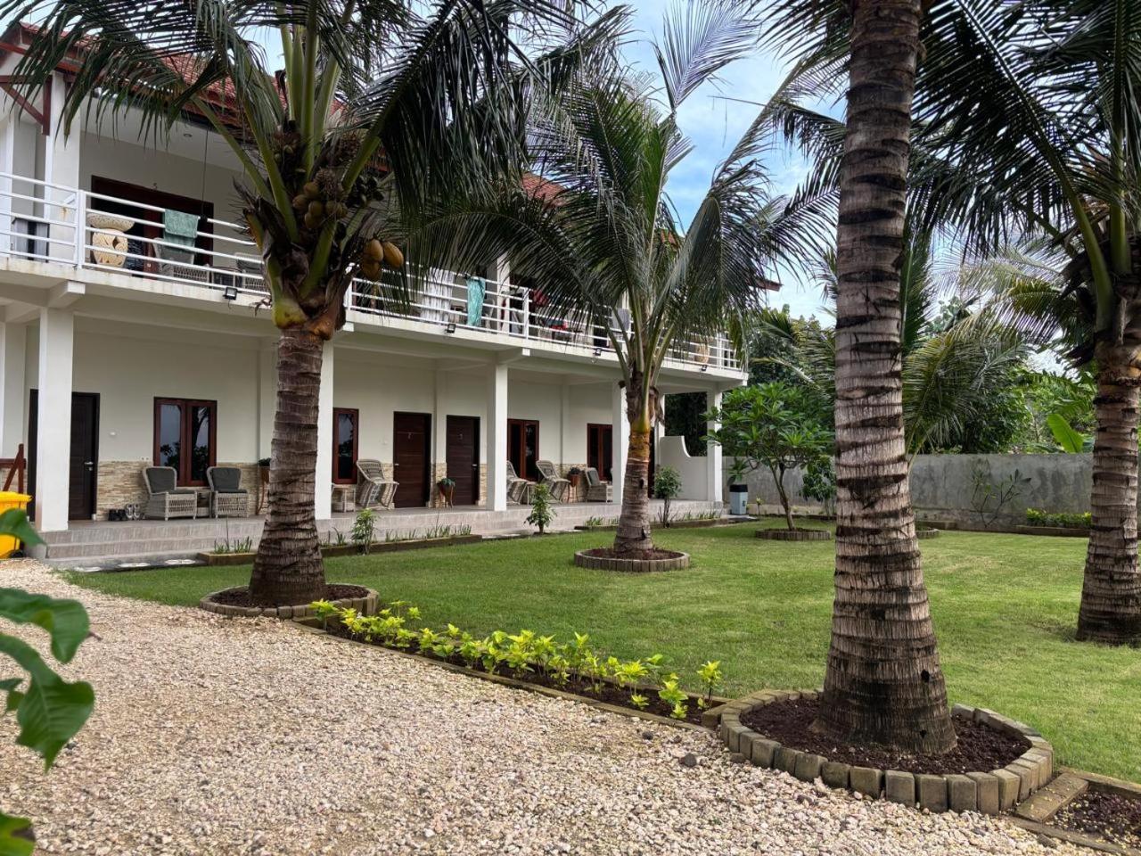 Mama Nings Beach Hotel Sekongkang Екстериор снимка