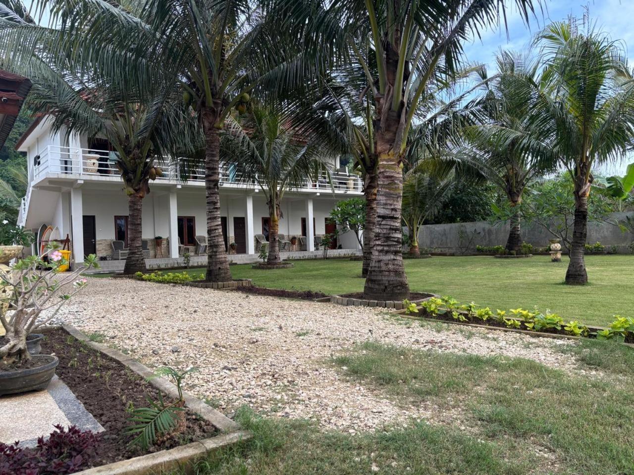 Mama Nings Beach Hotel Sekongkang Екстериор снимка