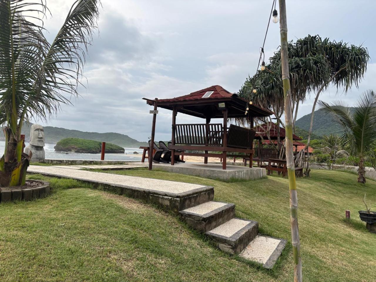 Mama Nings Beach Hotel Sekongkang Екстериор снимка